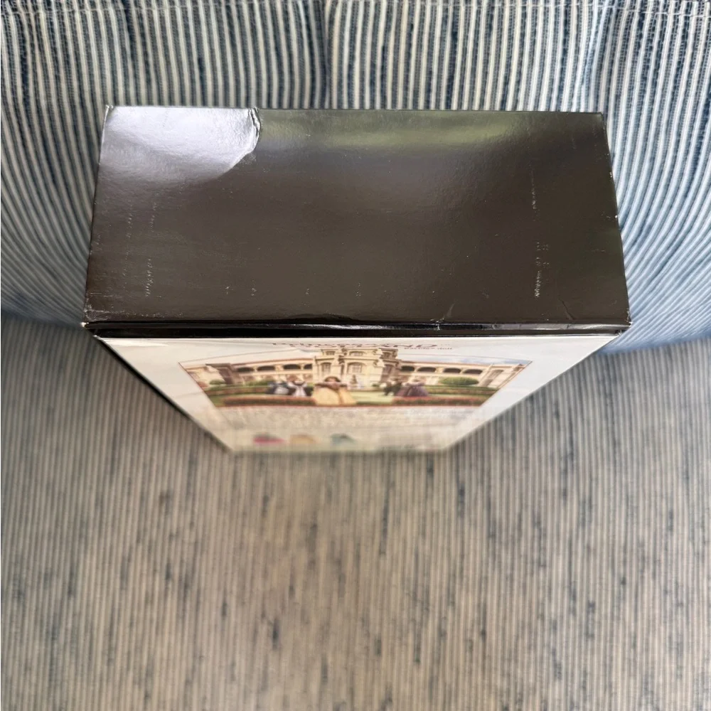 Barbie, Dolls of the World Princess of Holland 25th Anniversary Doll - Picture 4 of 5